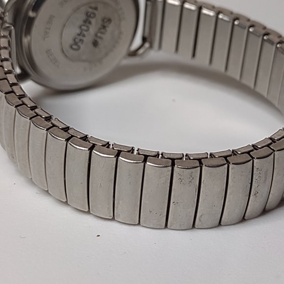 Very Cool Edison Silver Tone Metal Stretch Band Watch - Picture 4 of 12